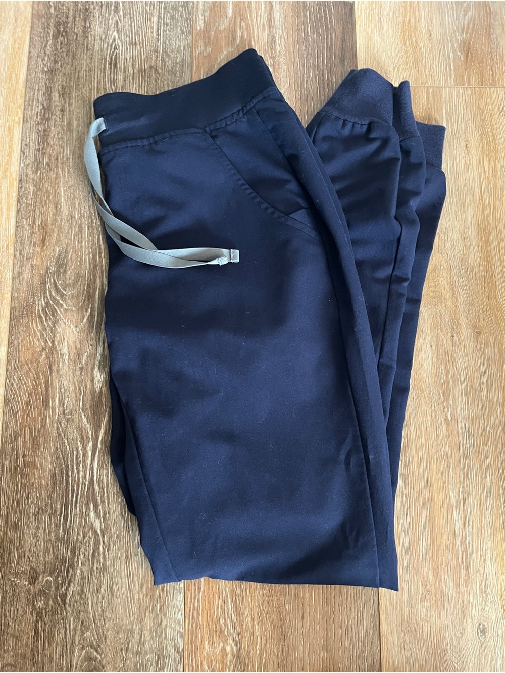 Figs Women’s Navy Jogger Sweatpants with Gray Drawstring Small Tall